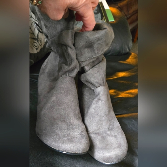 bebe Shoes - Bebe Women's Gray Suede vintage Ankle Boots sz8
